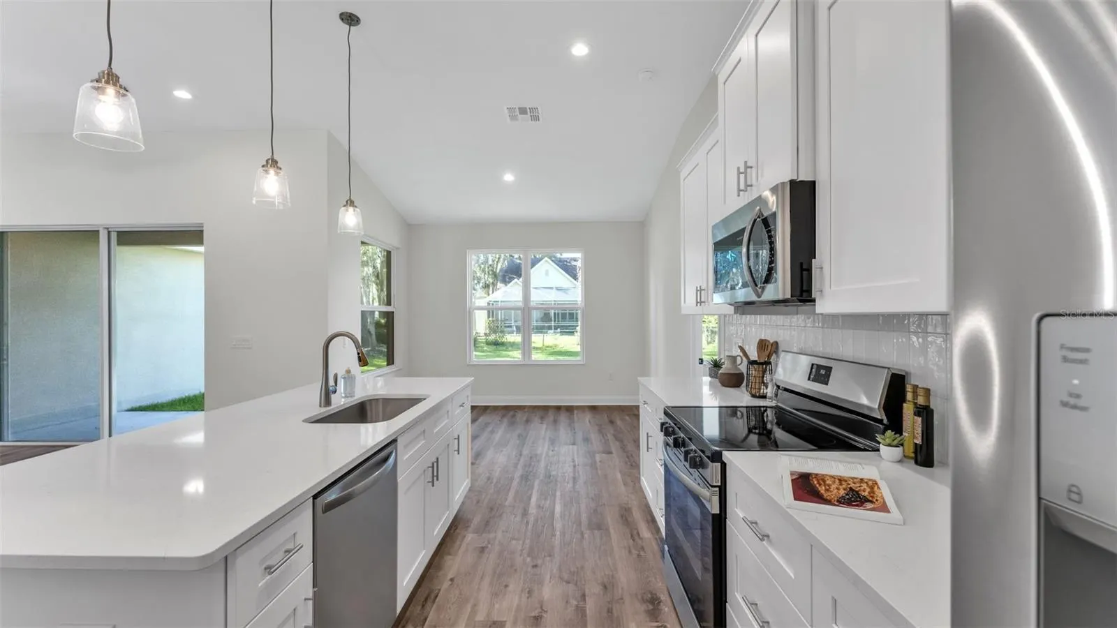 1022 BRIARWOOD DR