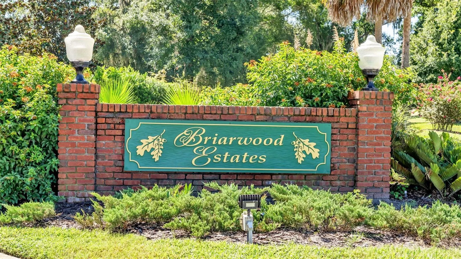 1022 BRIARWOOD DR