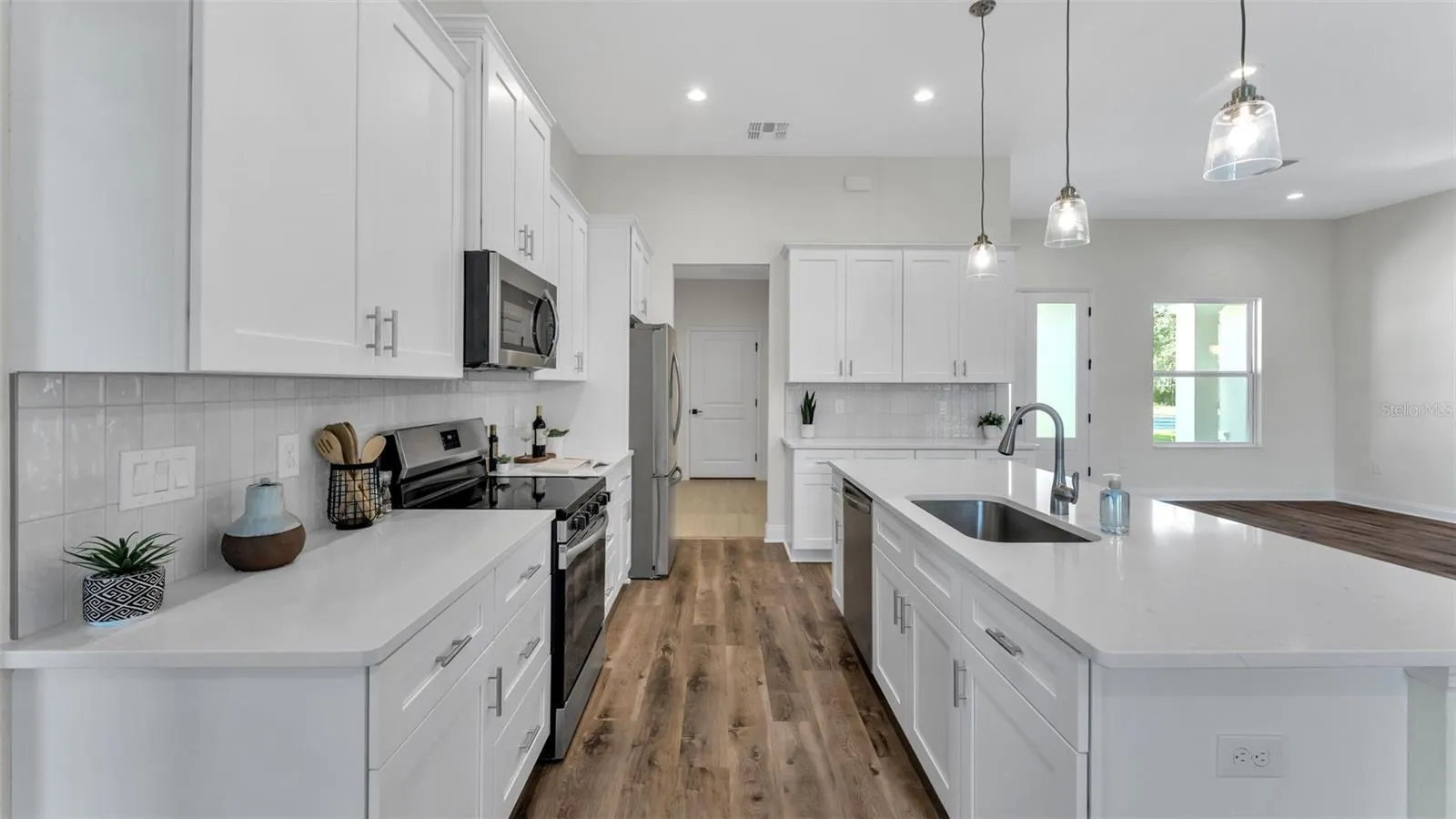1022 BRIARWOOD DR