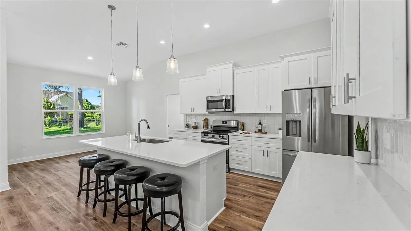 1022 BRIARWOOD DR