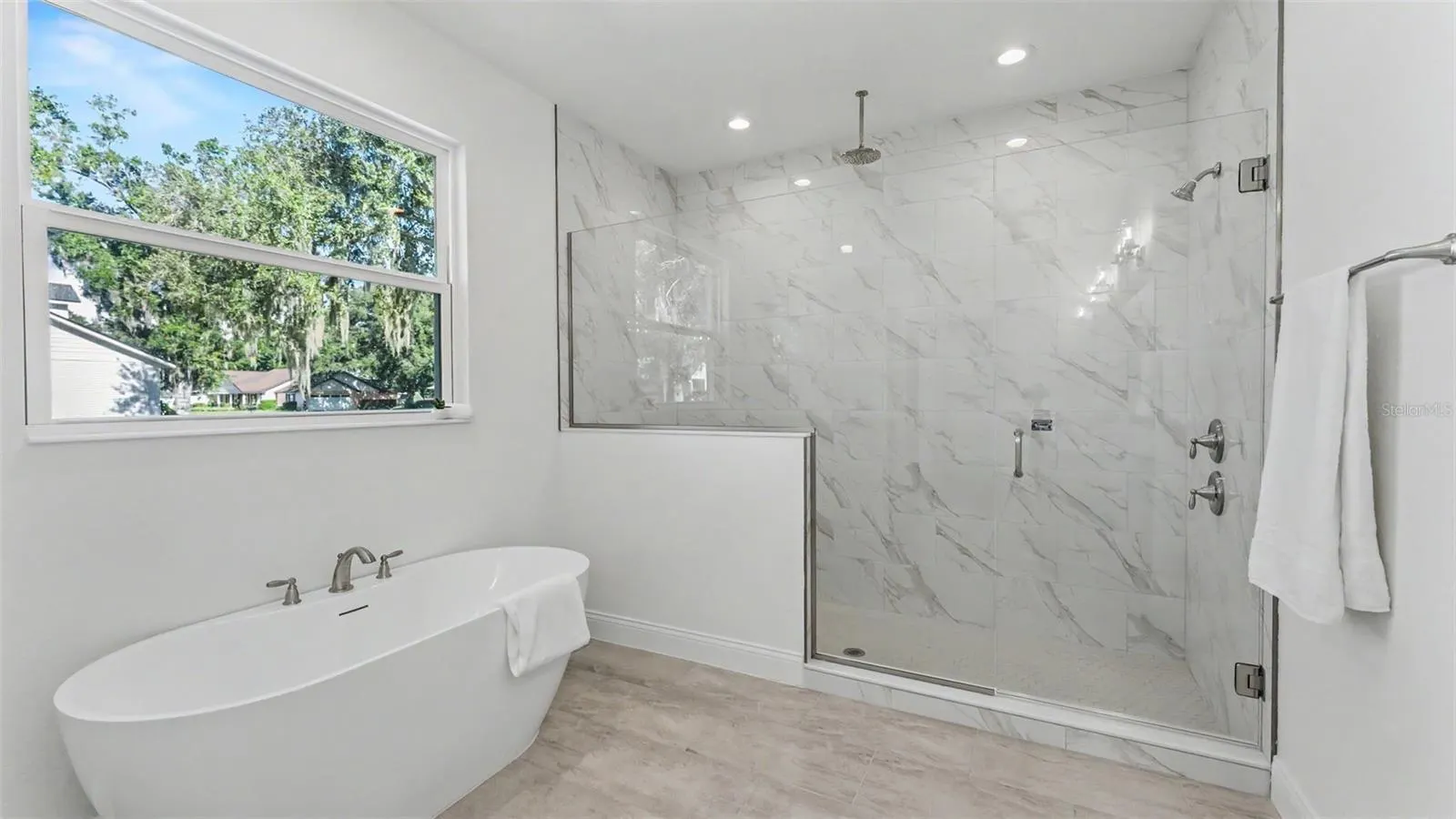 1022 BRIARWOOD DR