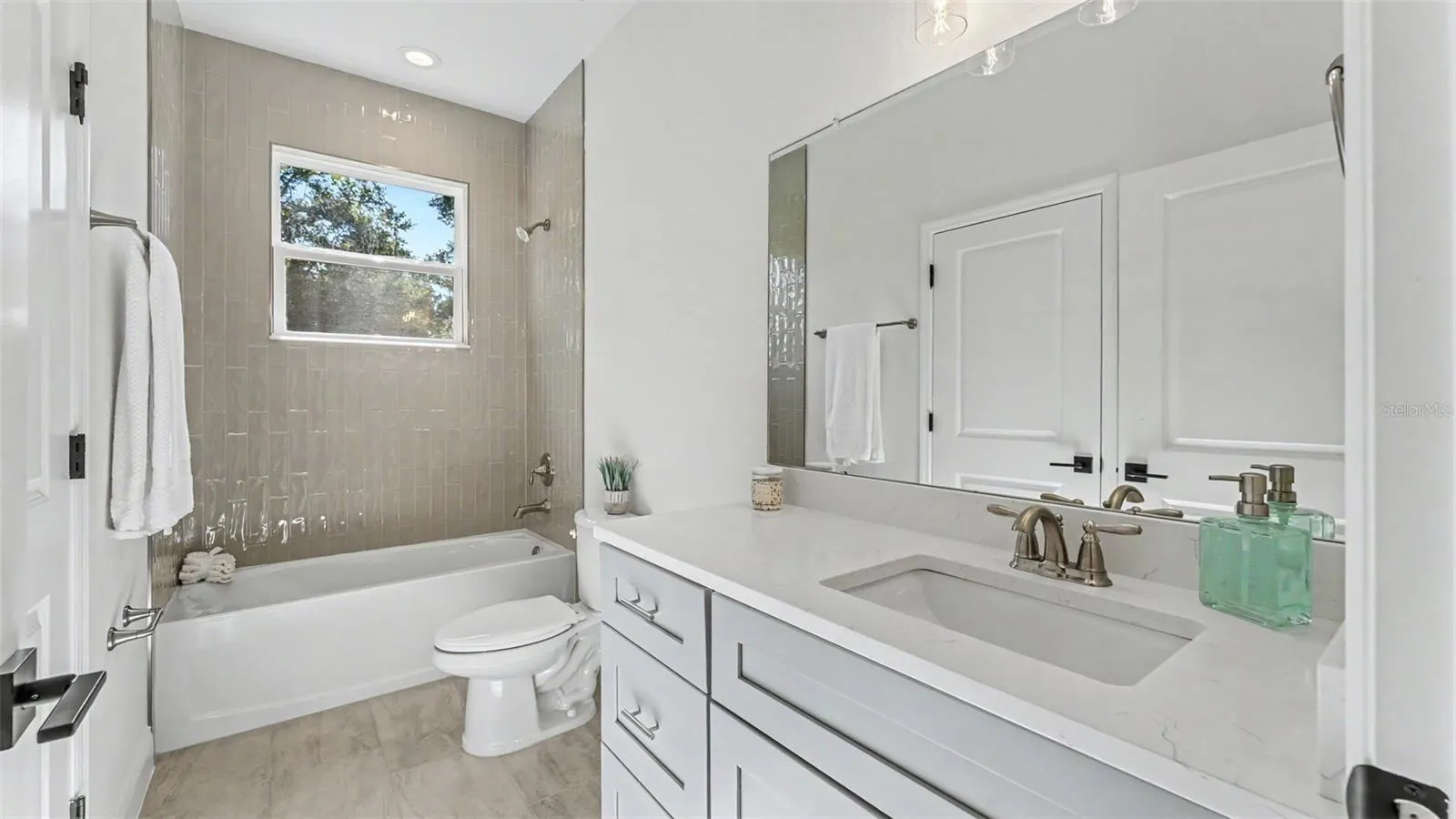 1022 BRIARWOOD DR