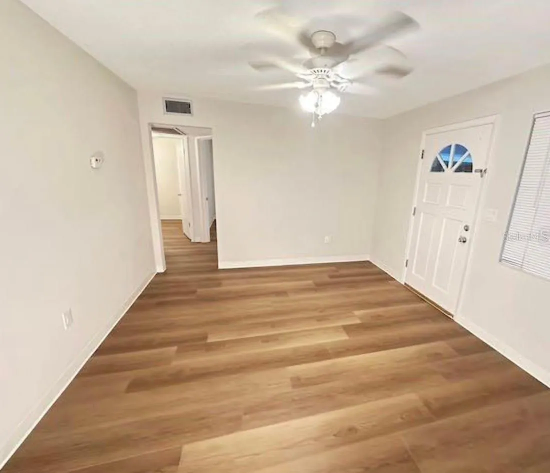 210 W HANCOCK ST