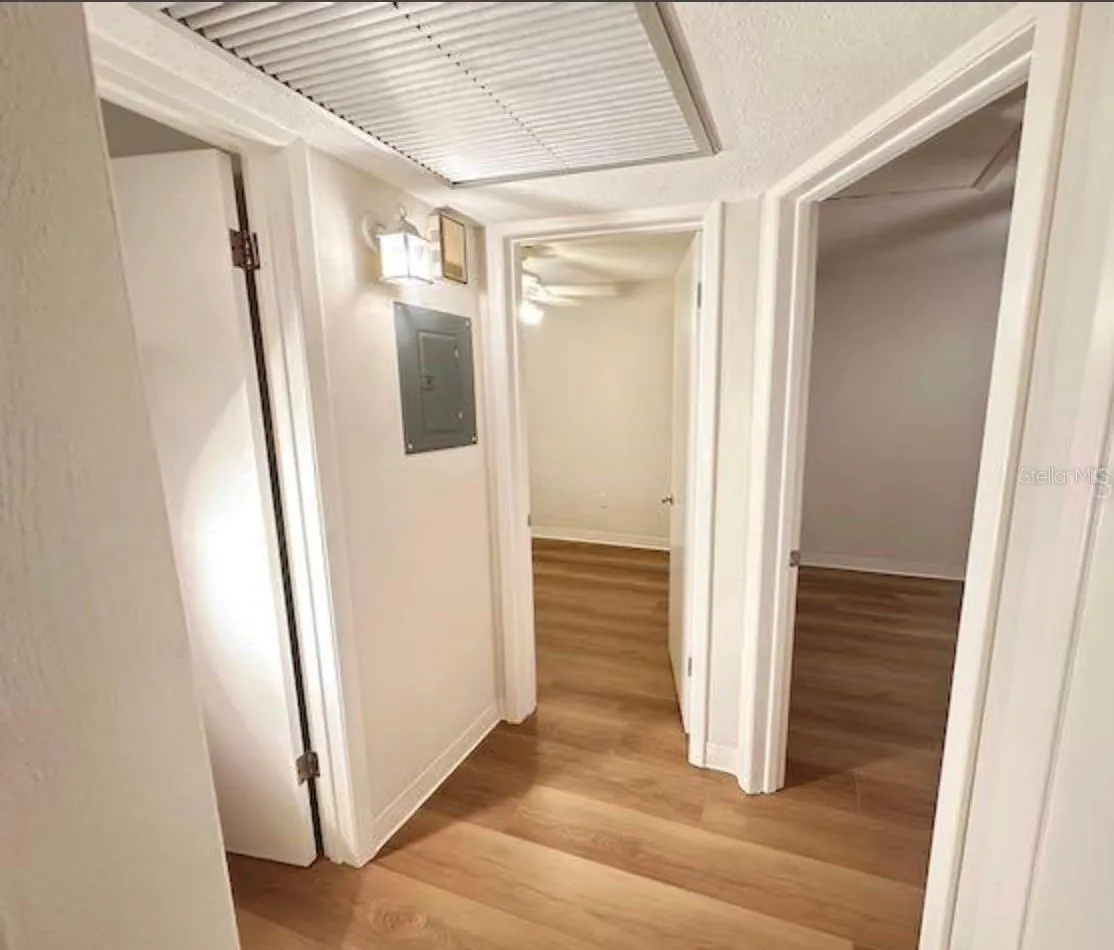 210 W HANCOCK ST