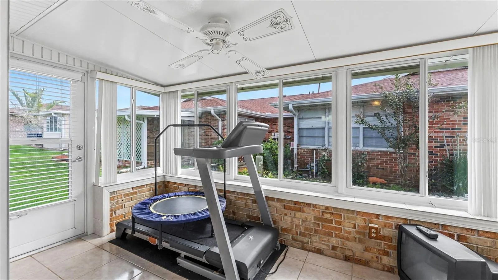 450 NIGHTHAWK DR