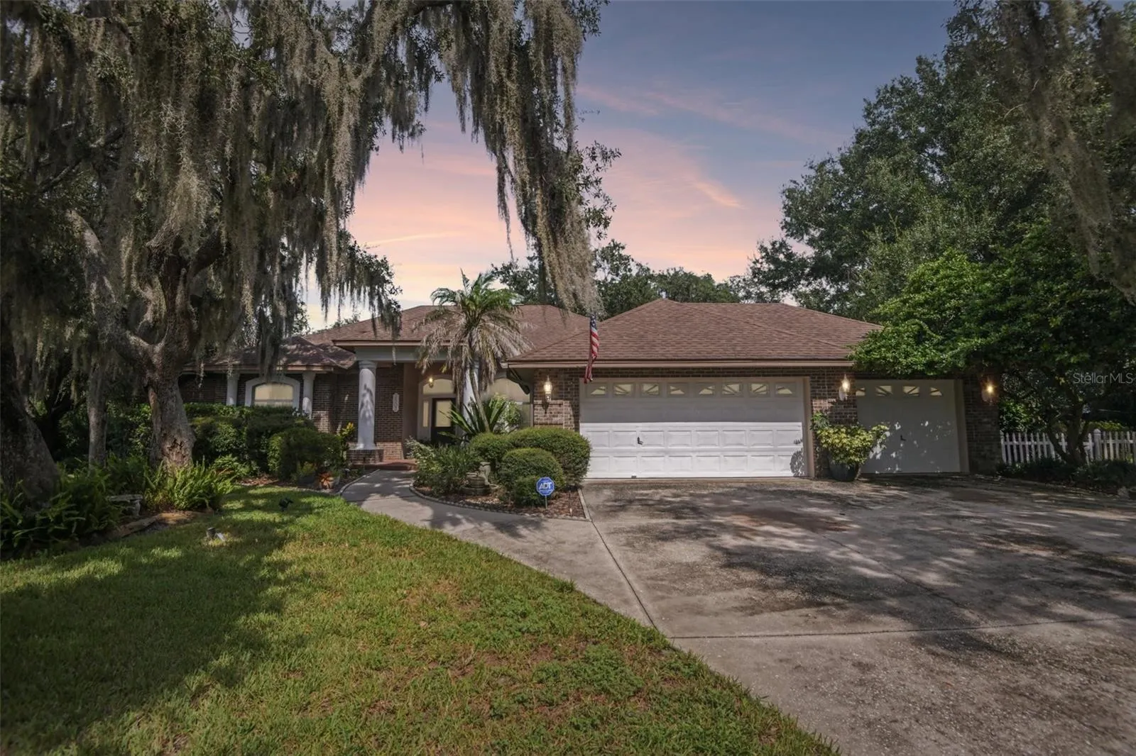 3503 OAK CLUB CT