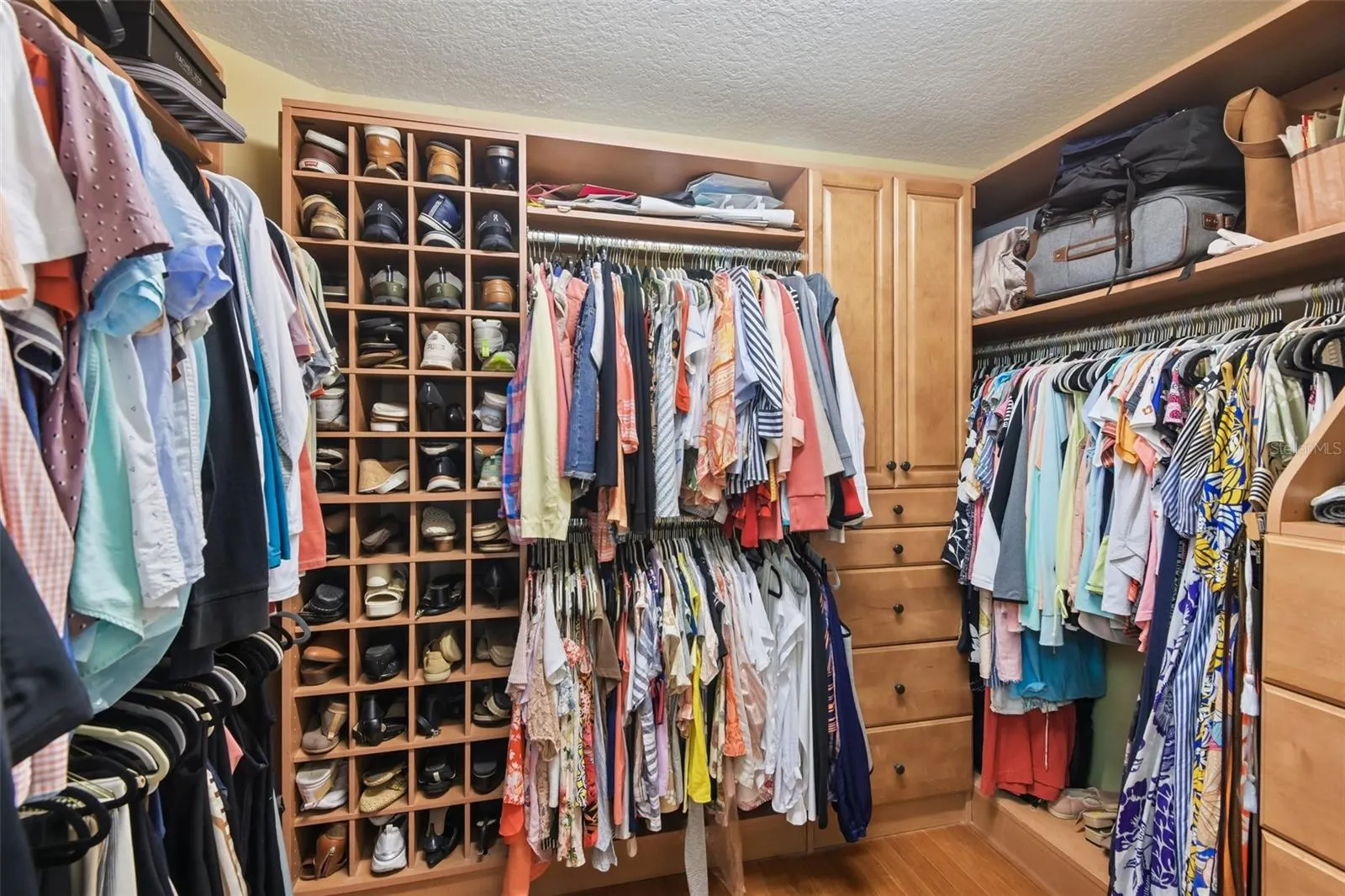 3503 OAK CLUB CT
