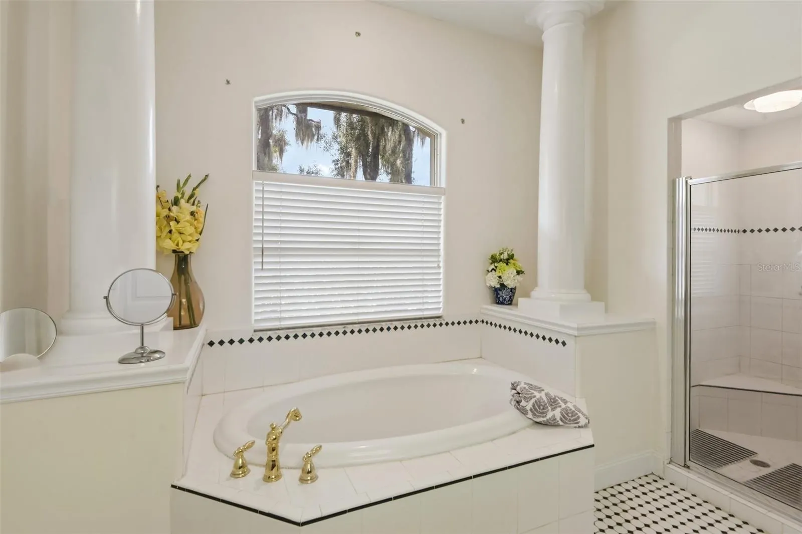 3503 OAK CLUB CT