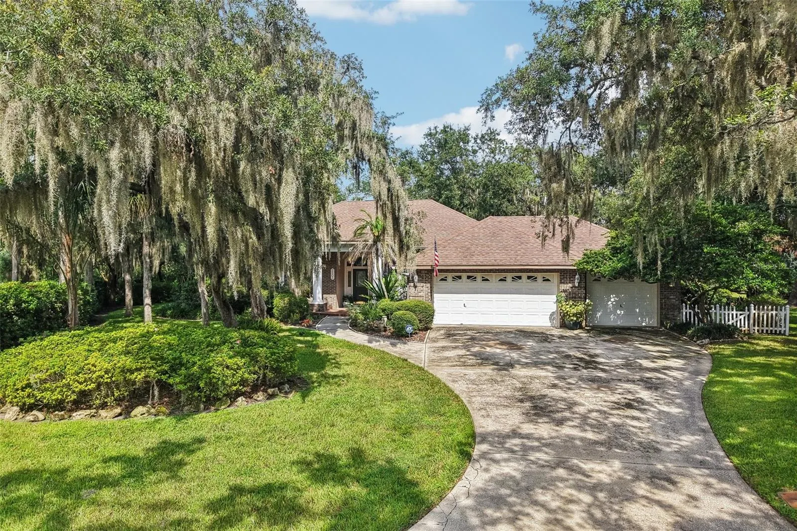 3503 OAK CLUB CT