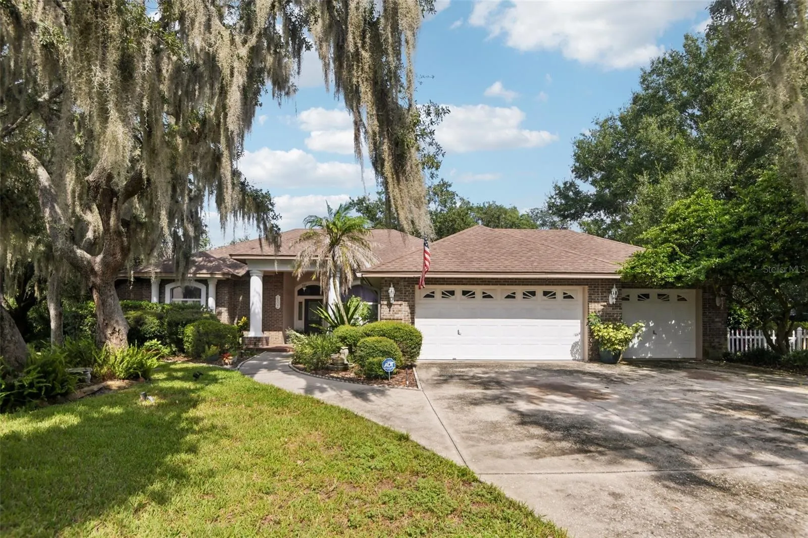 3503 OAK CLUB CT