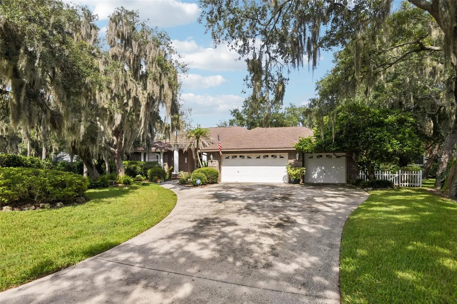 3503 OAK CLUB CT