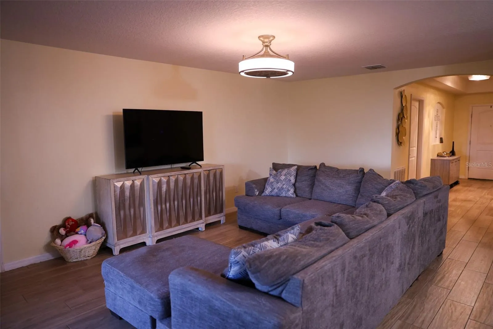 2113 GENEVA DR