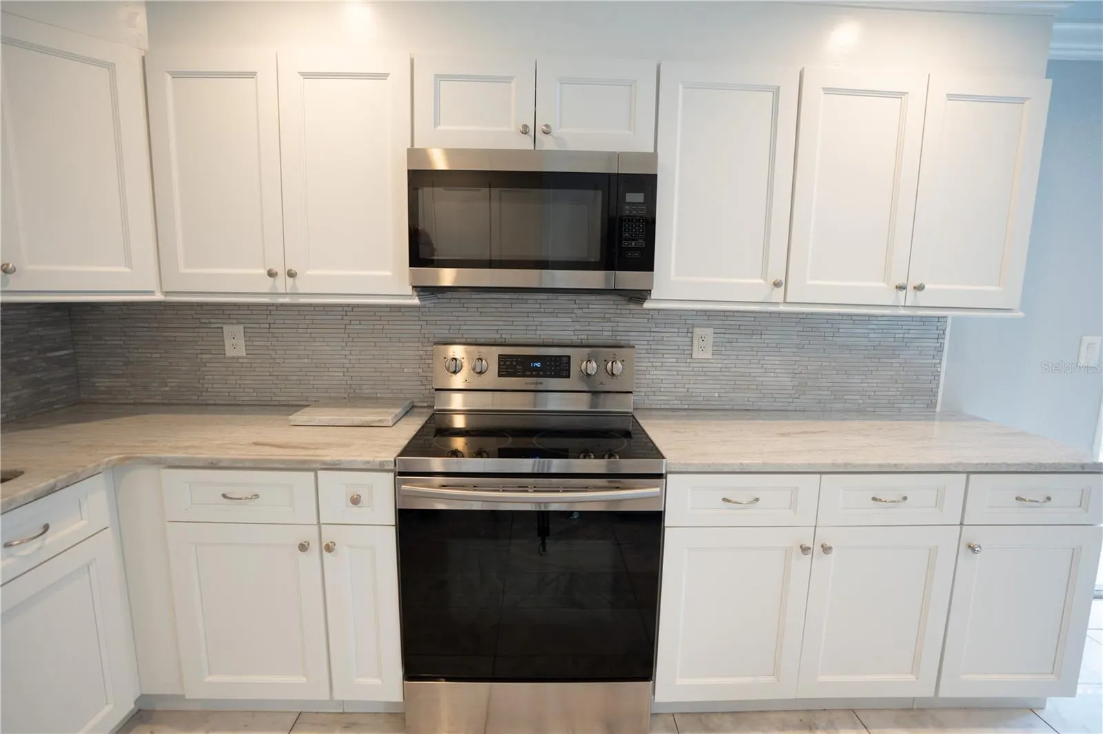 506 CAMEO DR
