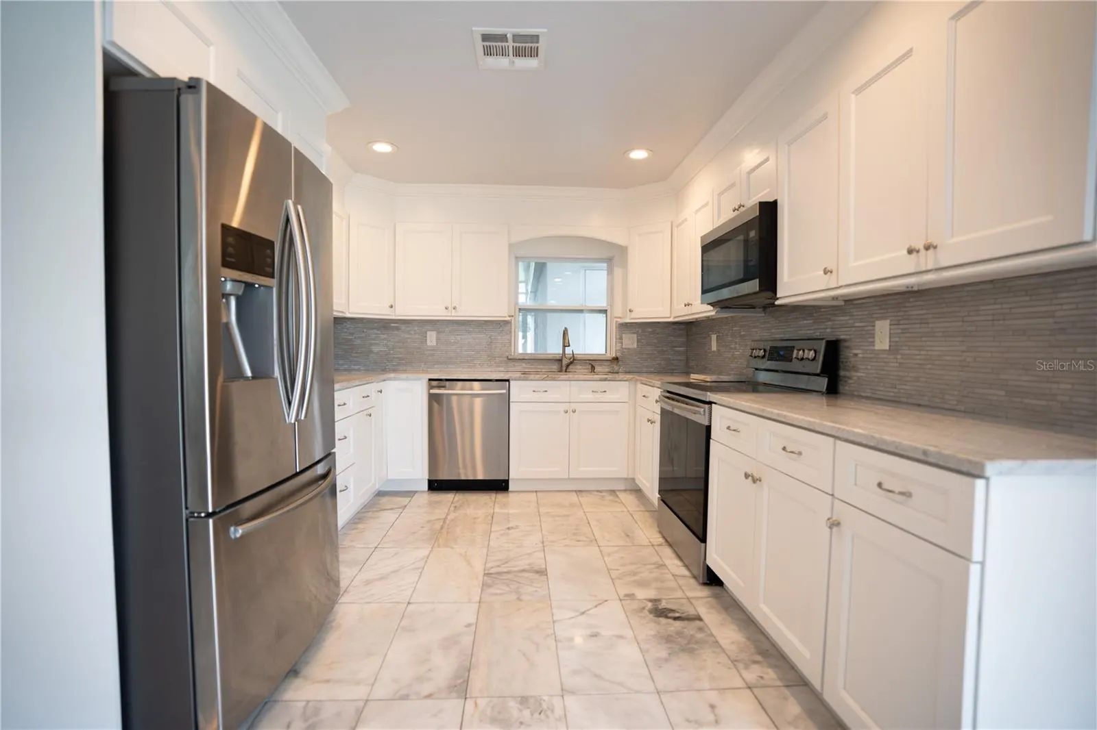 506 CAMEO DR
