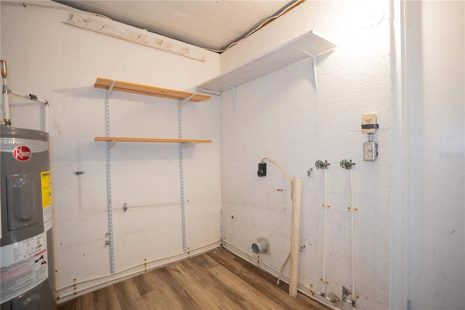 506 CAMEO DR