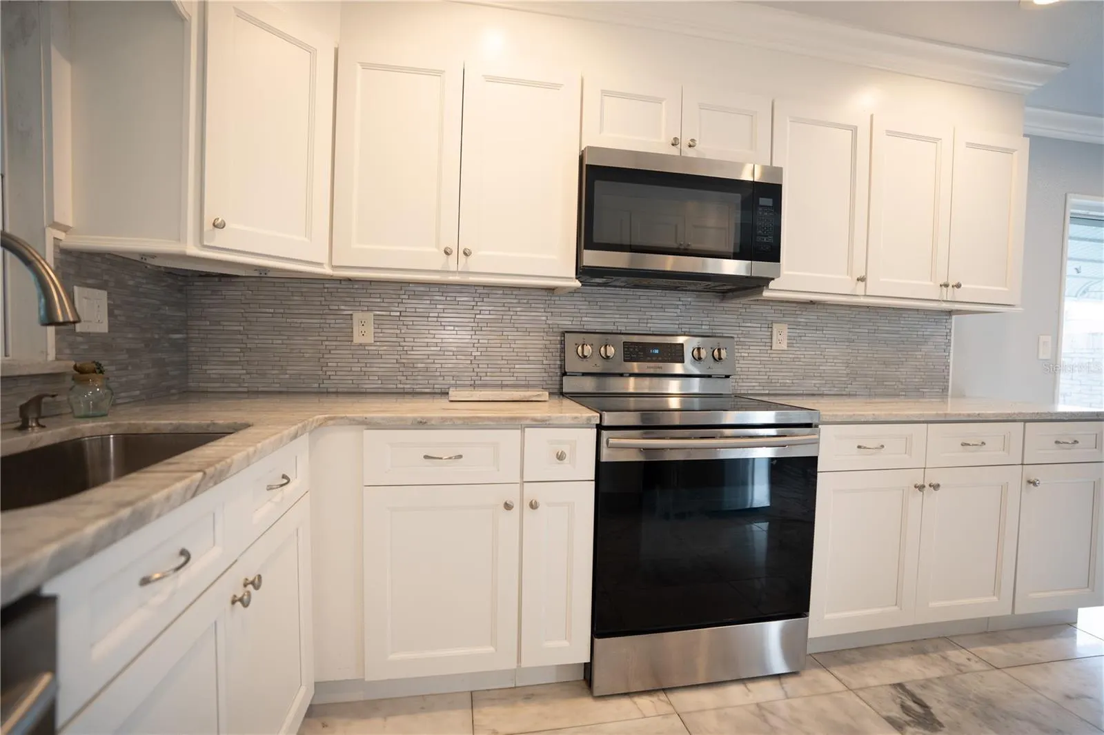 506 CAMEO DR