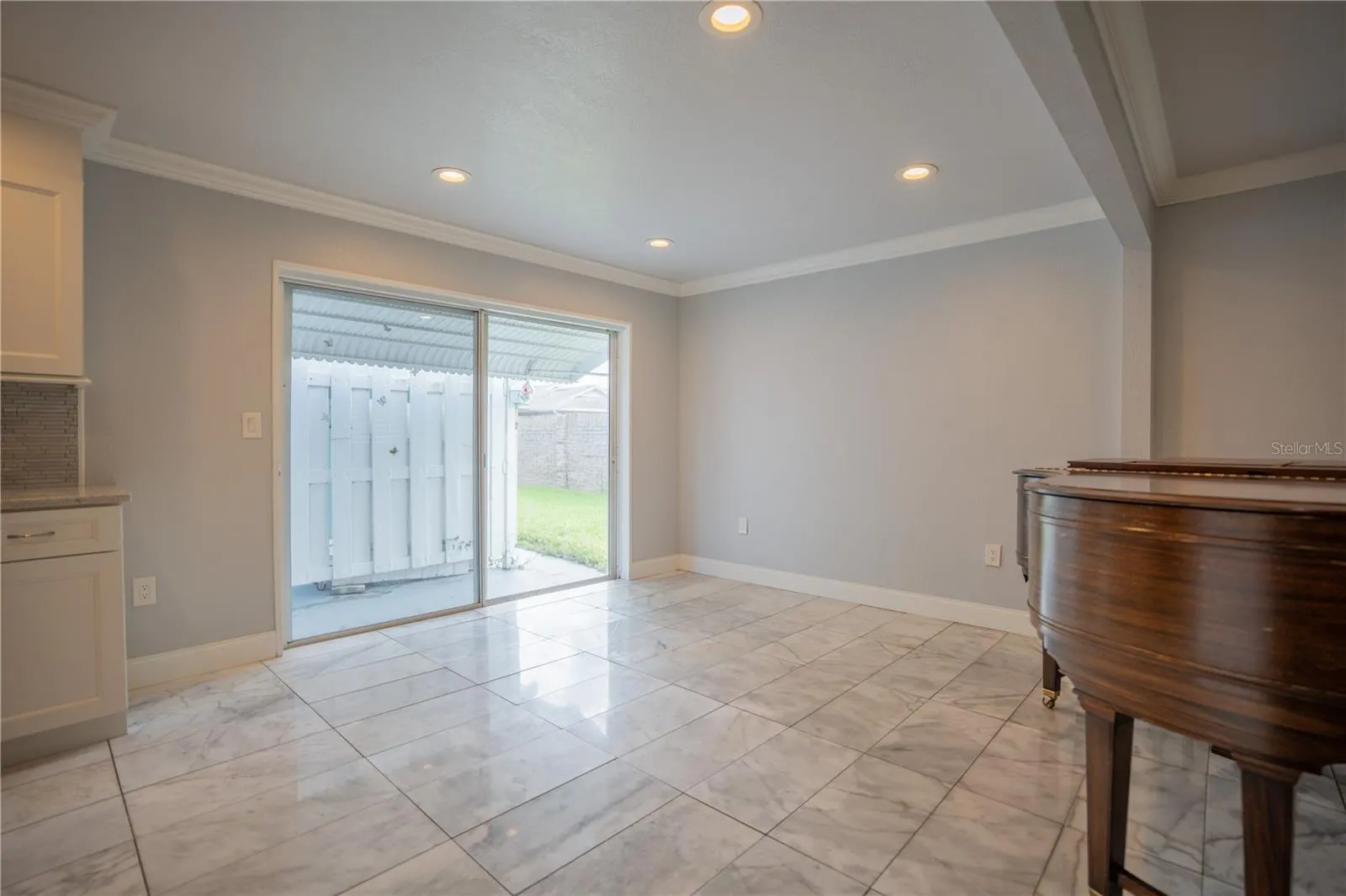 506 CAMEO DR