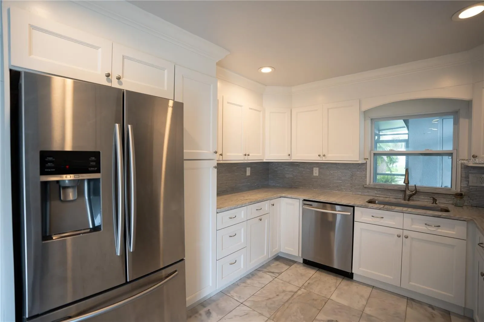 506 CAMEO DR