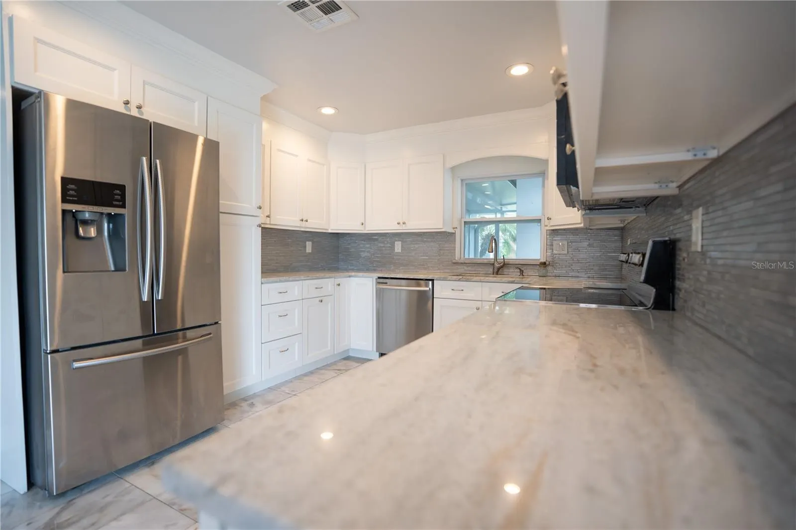 506 CAMEO DR