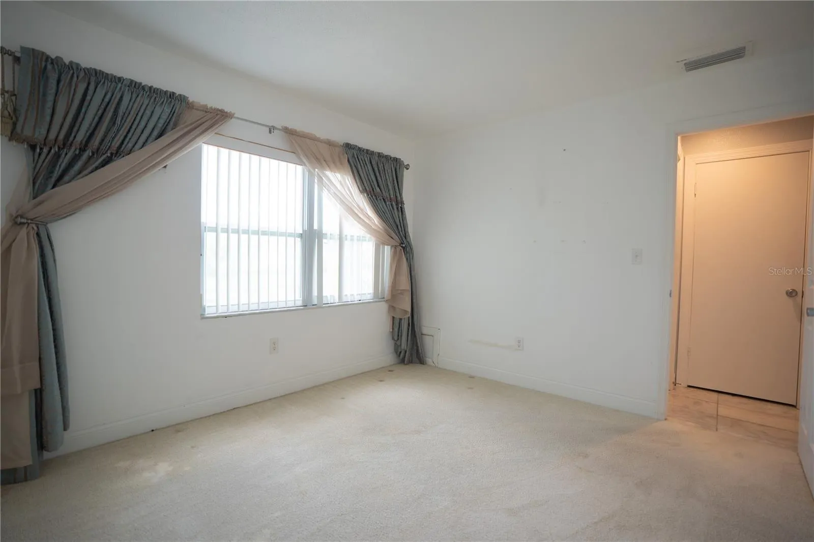 506 CAMEO DR