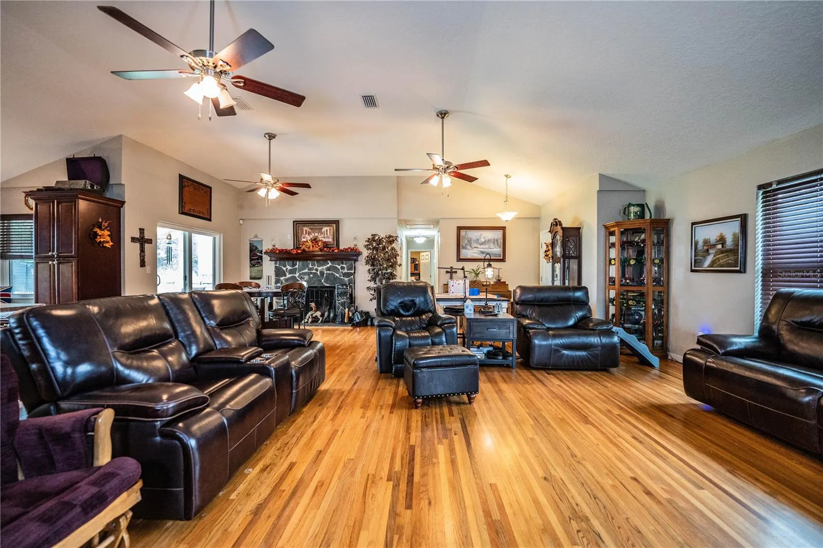 1633 CHERRY LN
