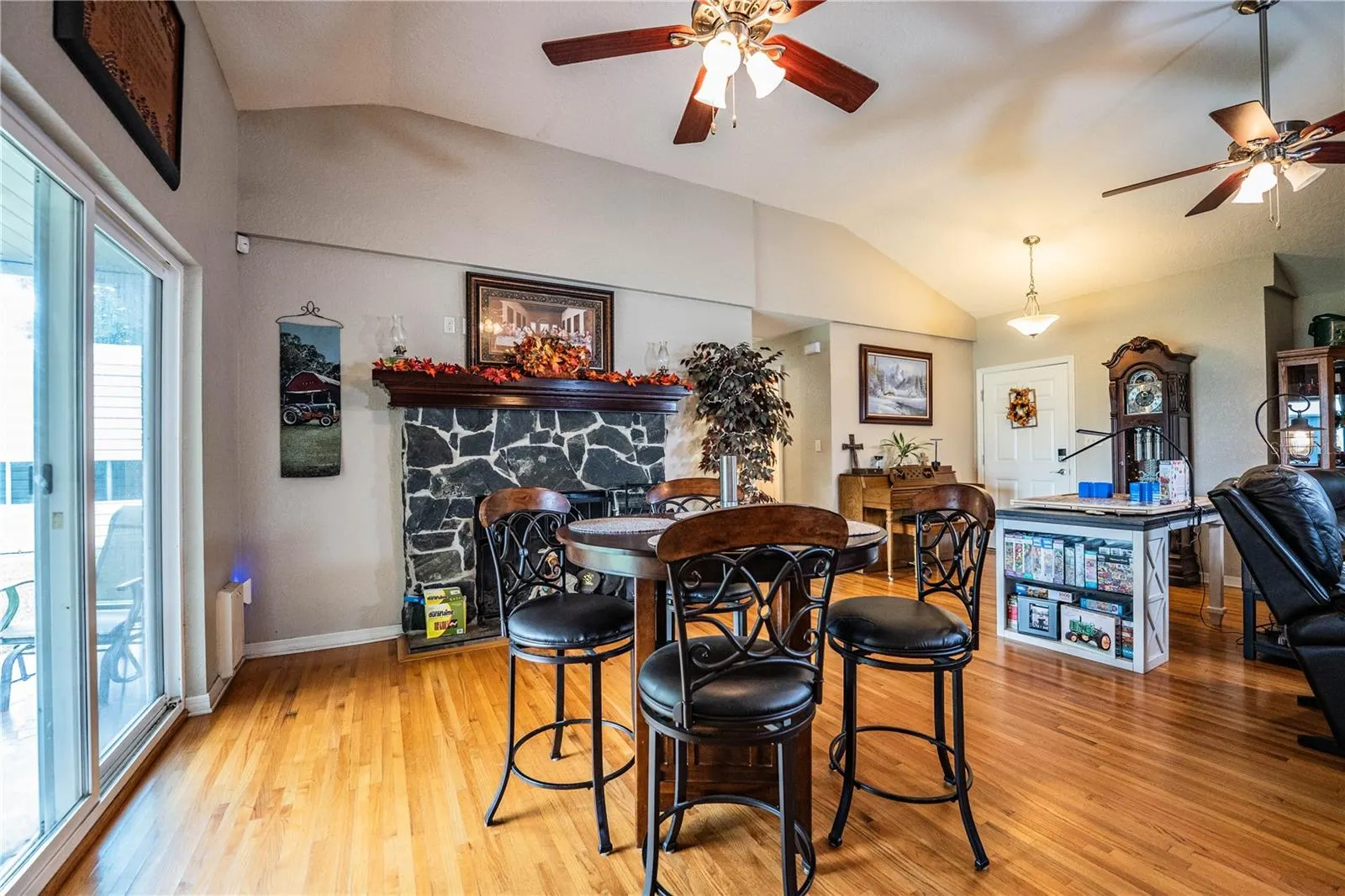 1633 CHERRY LN