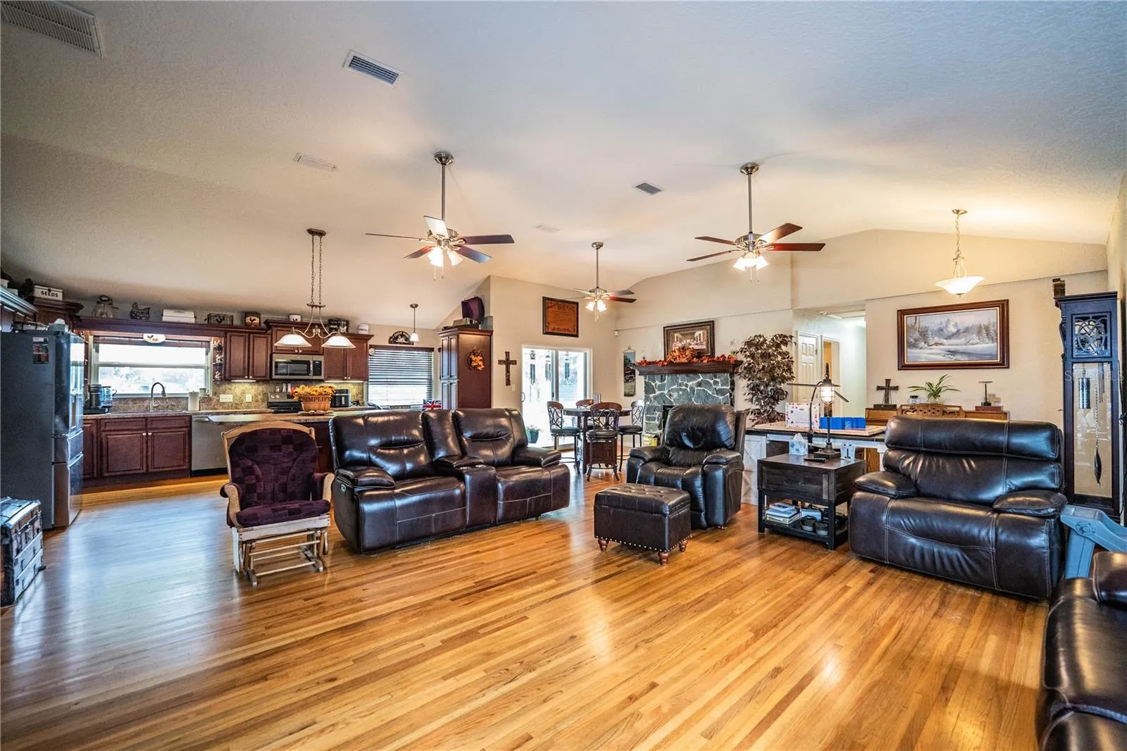 1633 CHERRY LN