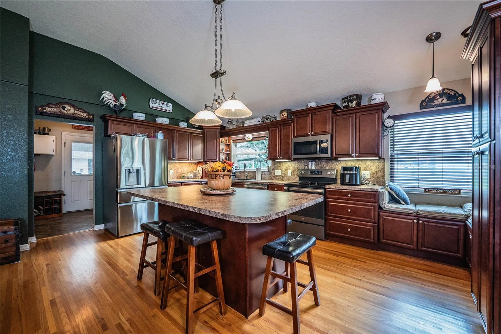 1633 CHERRY LN