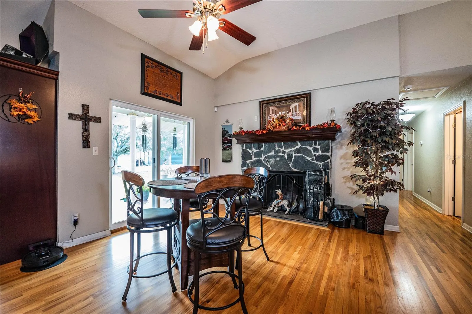 1633 CHERRY LN