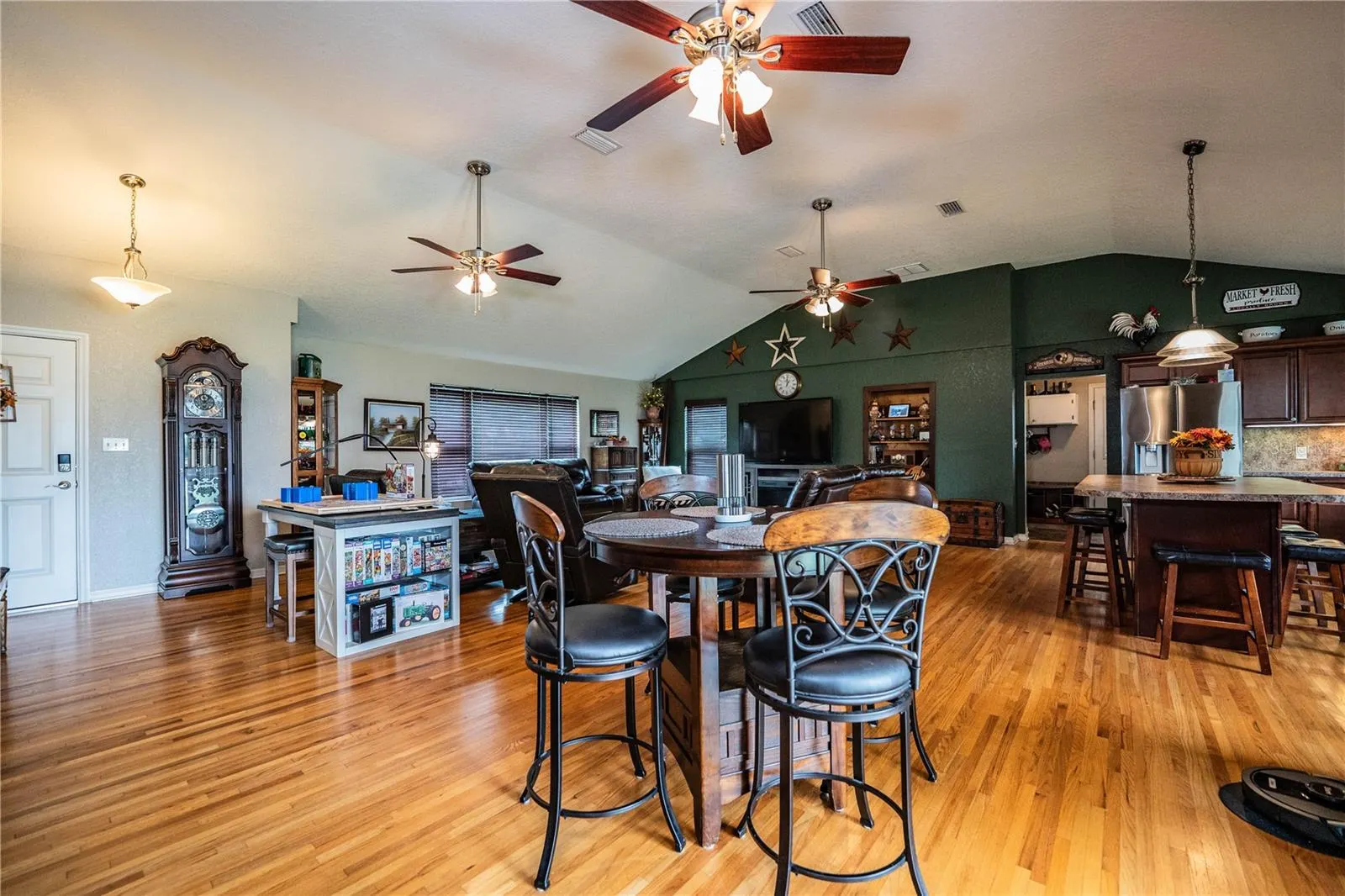1633 CHERRY LN