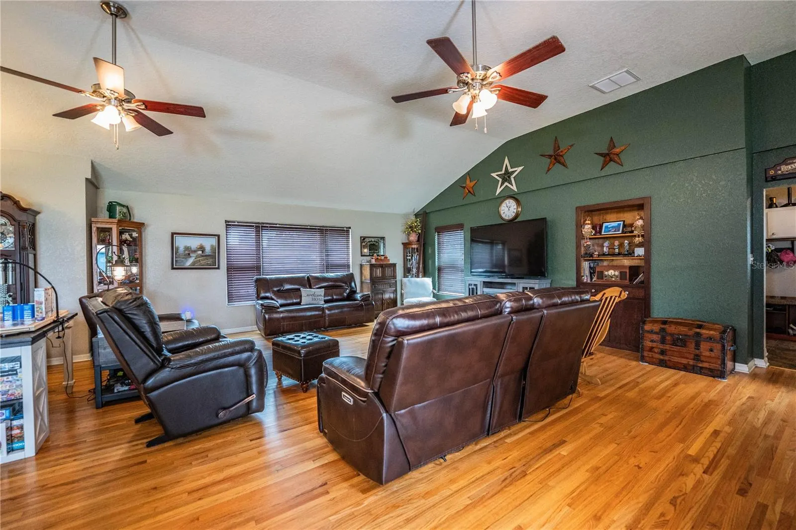 1633 CHERRY LN