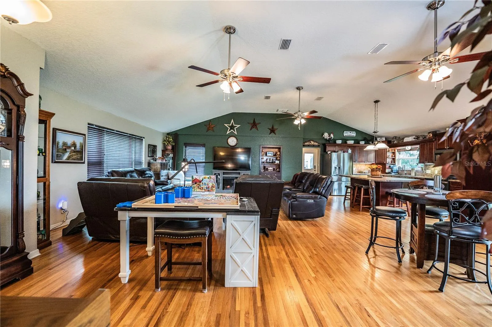 1633 CHERRY LN