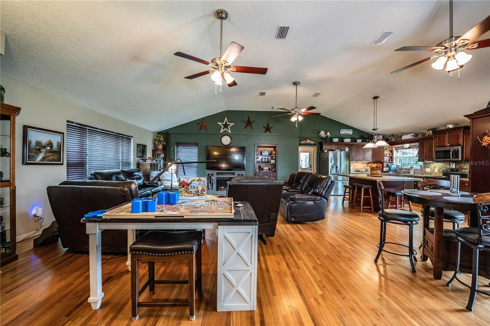 1633 CHERRY LN