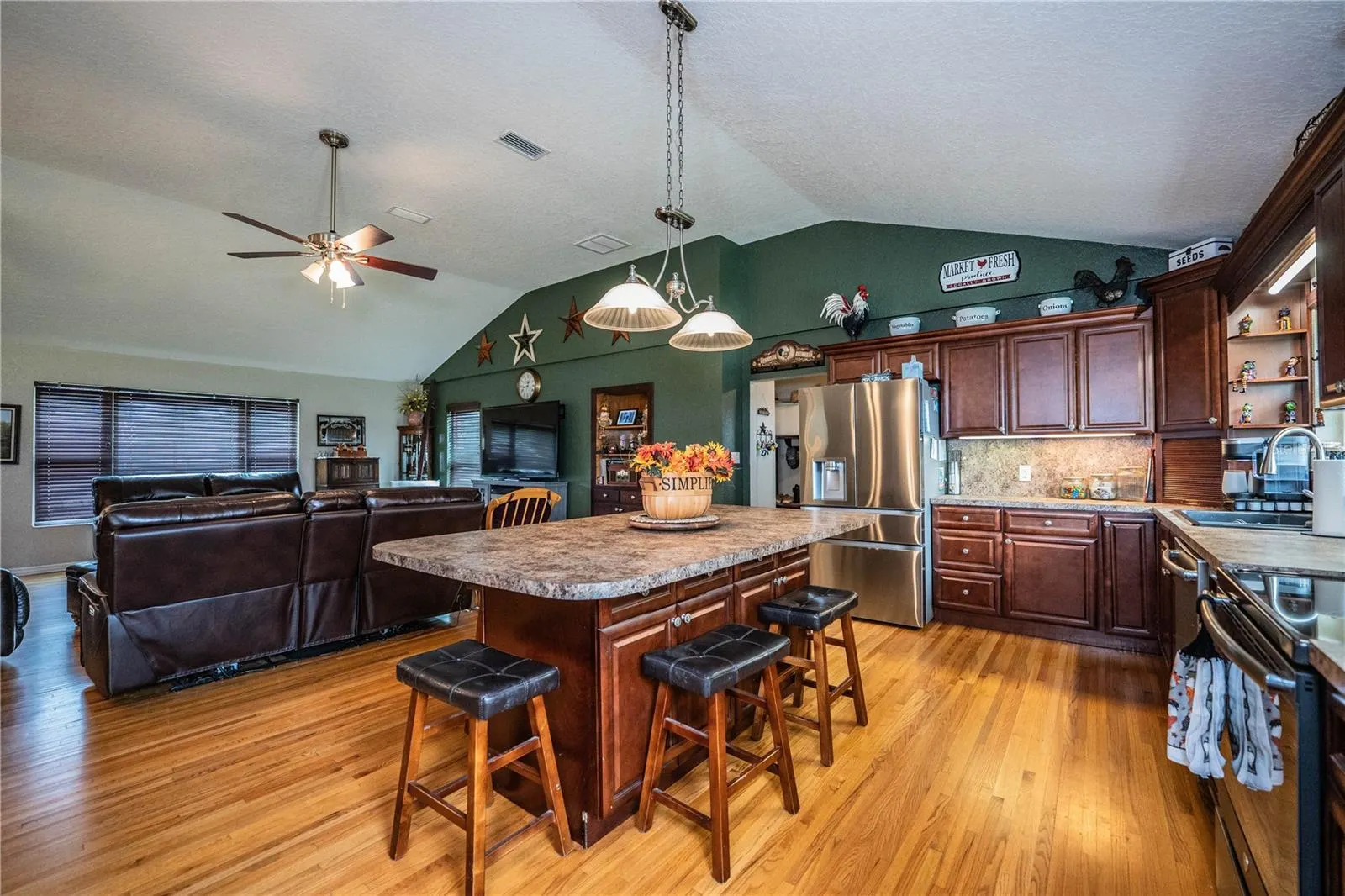 1633 CHERRY LN