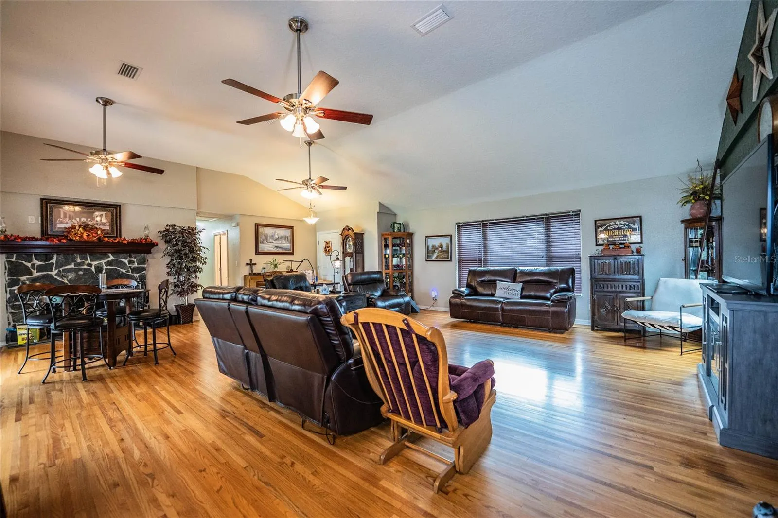 1633 CHERRY LN