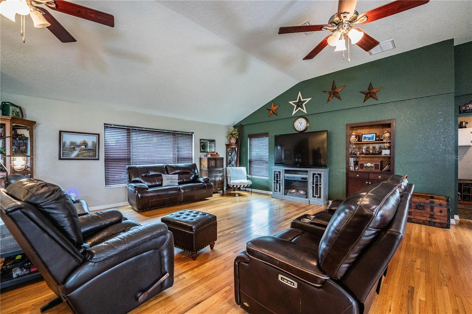 1633 CHERRY LN
