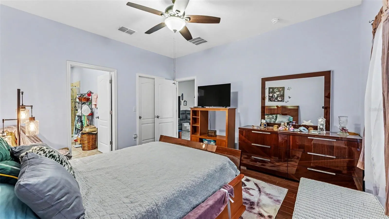 4069 SHADE TREE LN