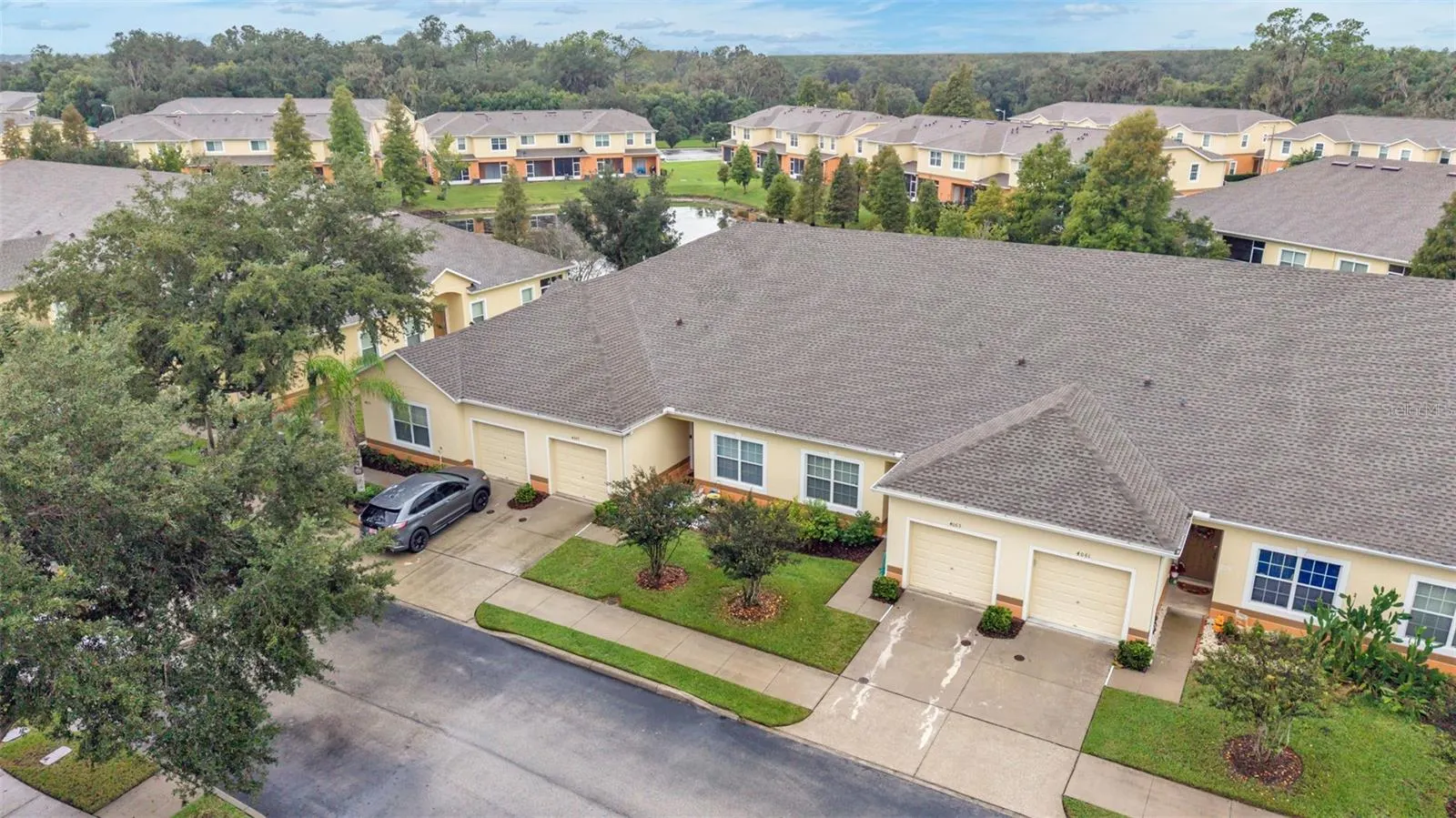 4069 SHADE TREE LN