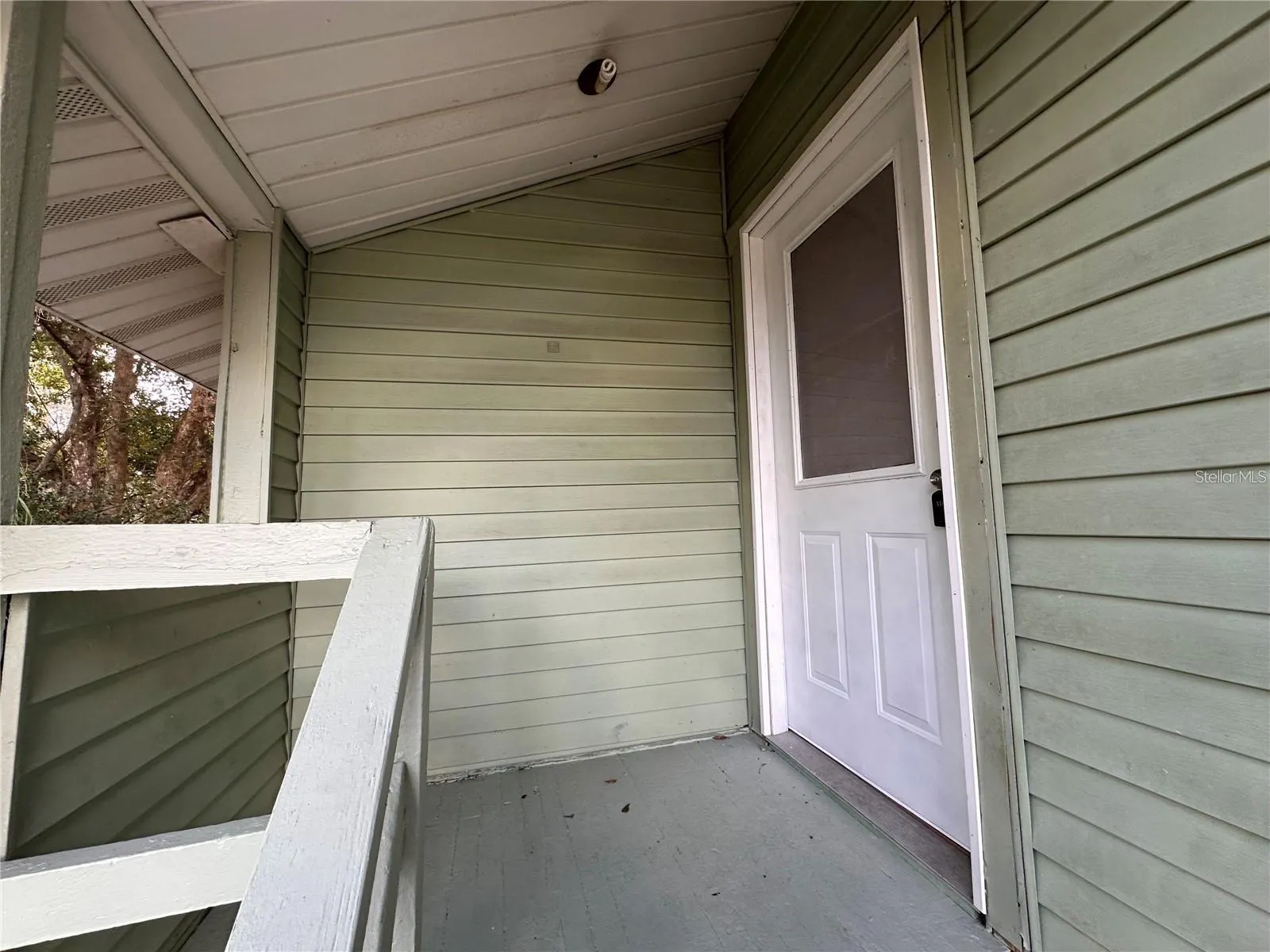 1025 E MAIN ST