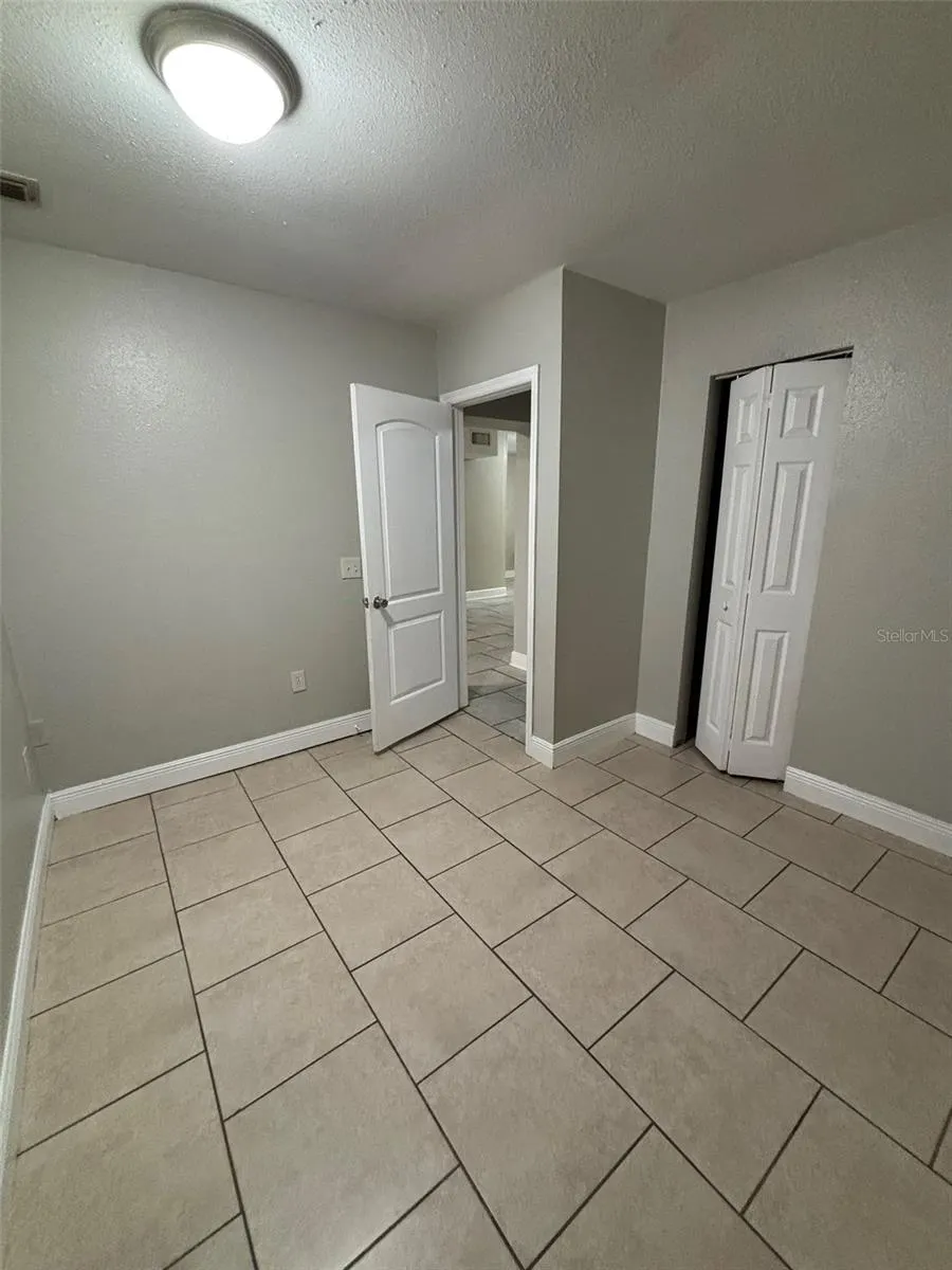 1025 E MAIN ST