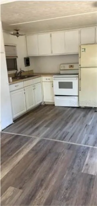 212 SUNSET DR