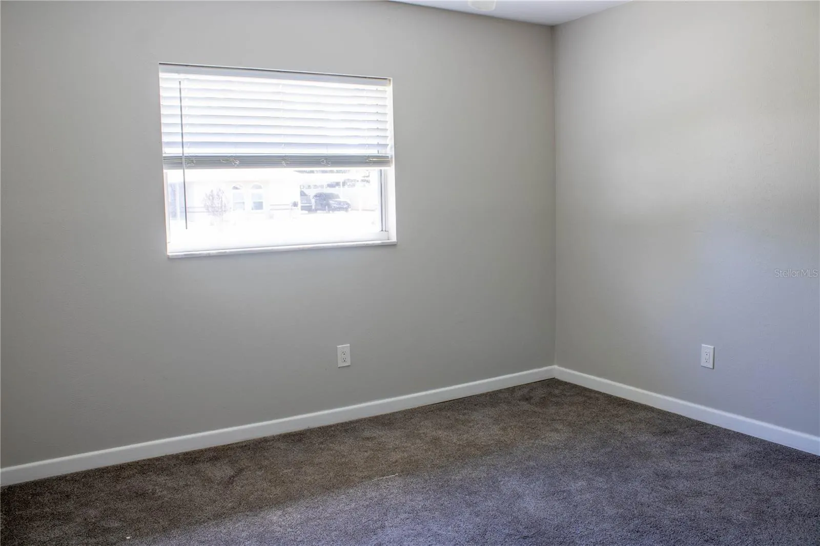1016 DOLLY LN