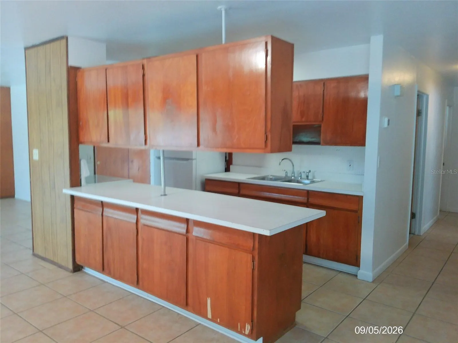 1423 CRYSTAL LAKE DR