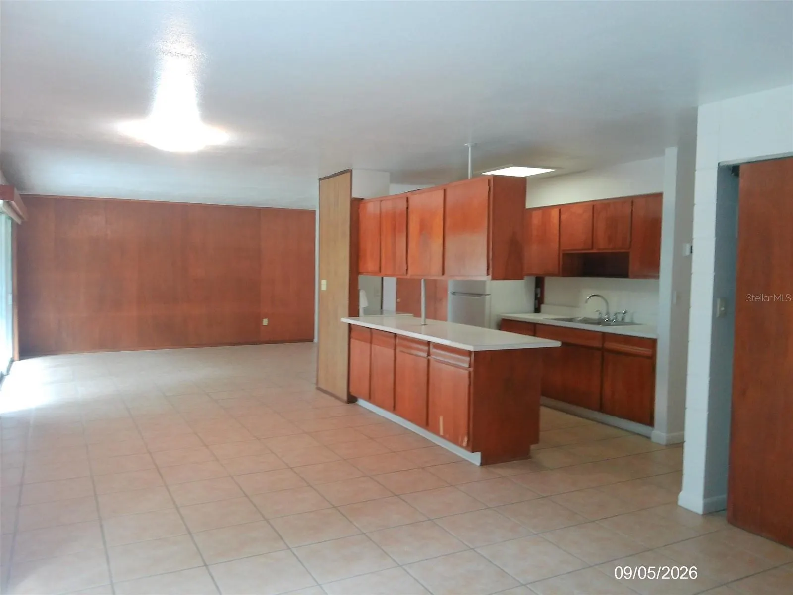 1423 CRYSTAL LAKE DR