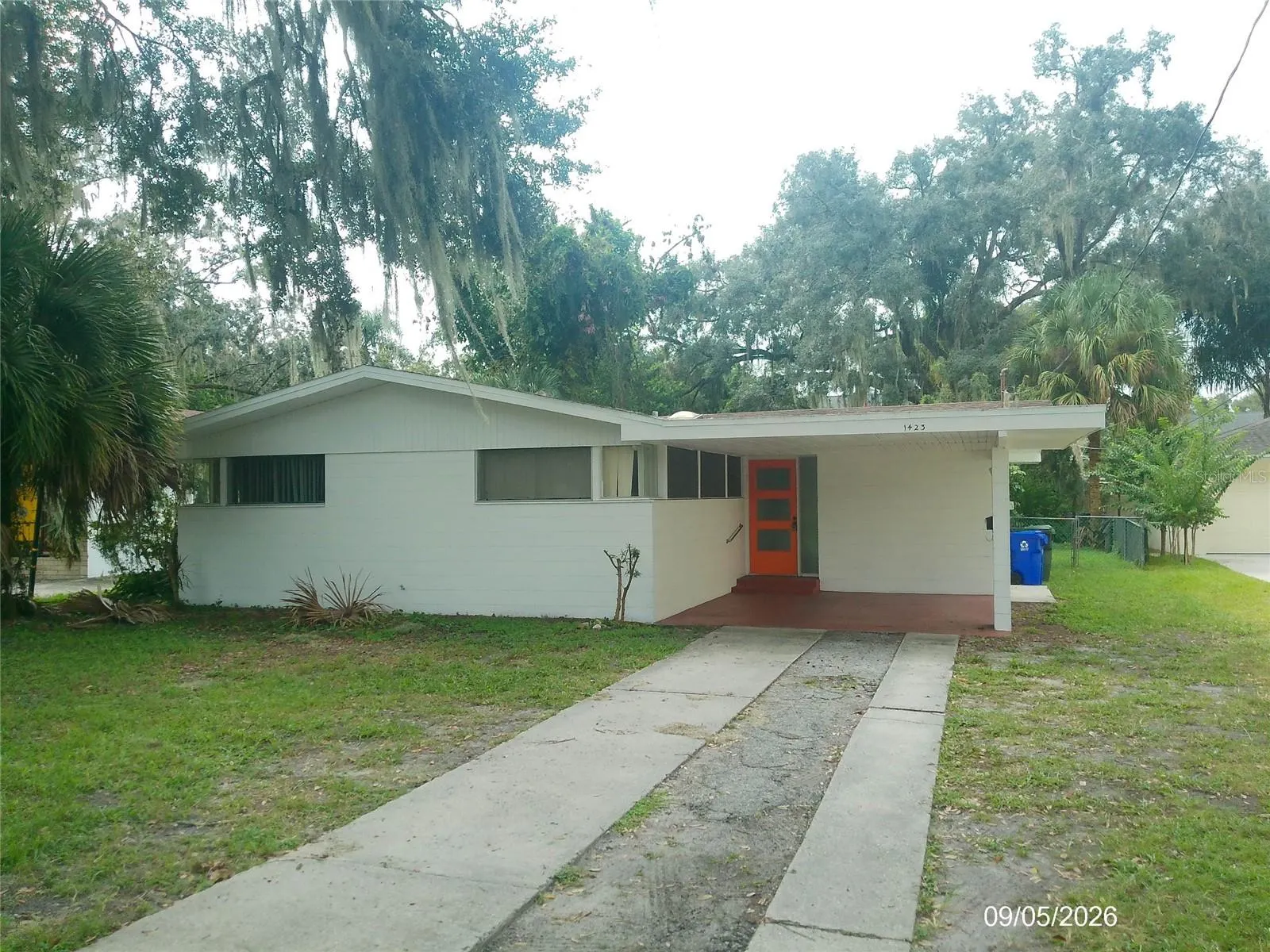 1423 CRYSTAL LAKE DR