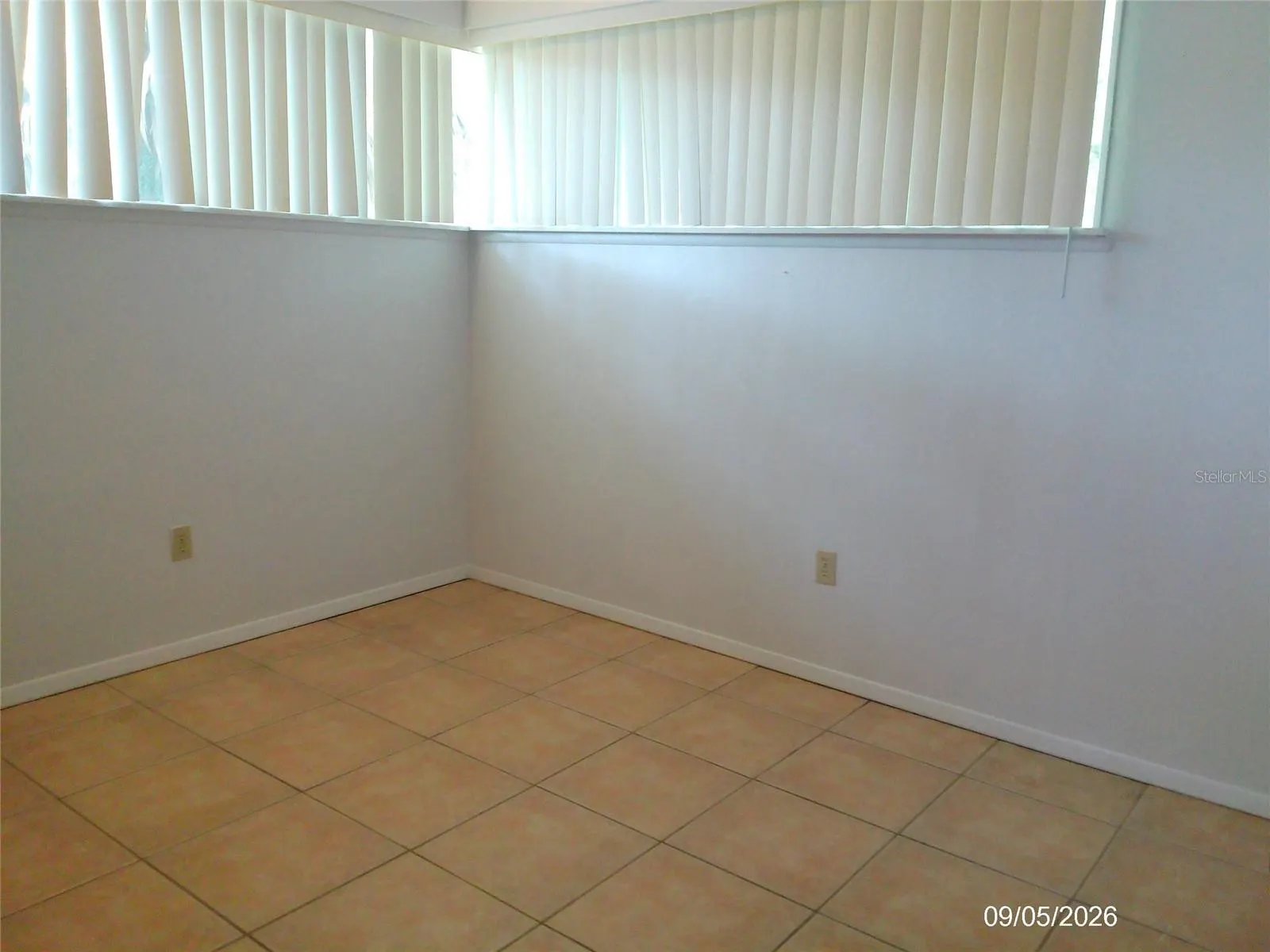 1423 CRYSTAL LAKE DR