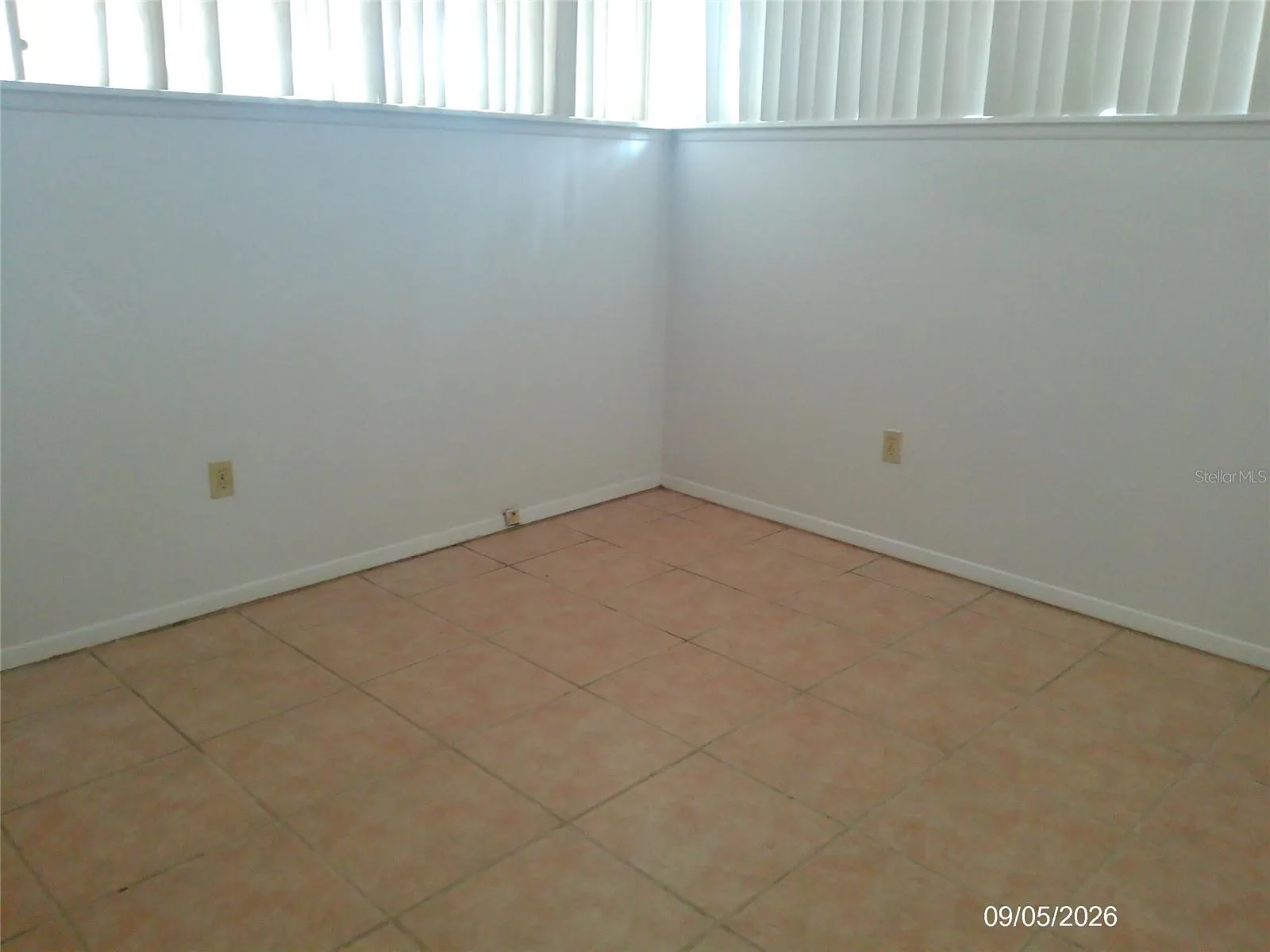 1423 CRYSTAL LAKE DR
