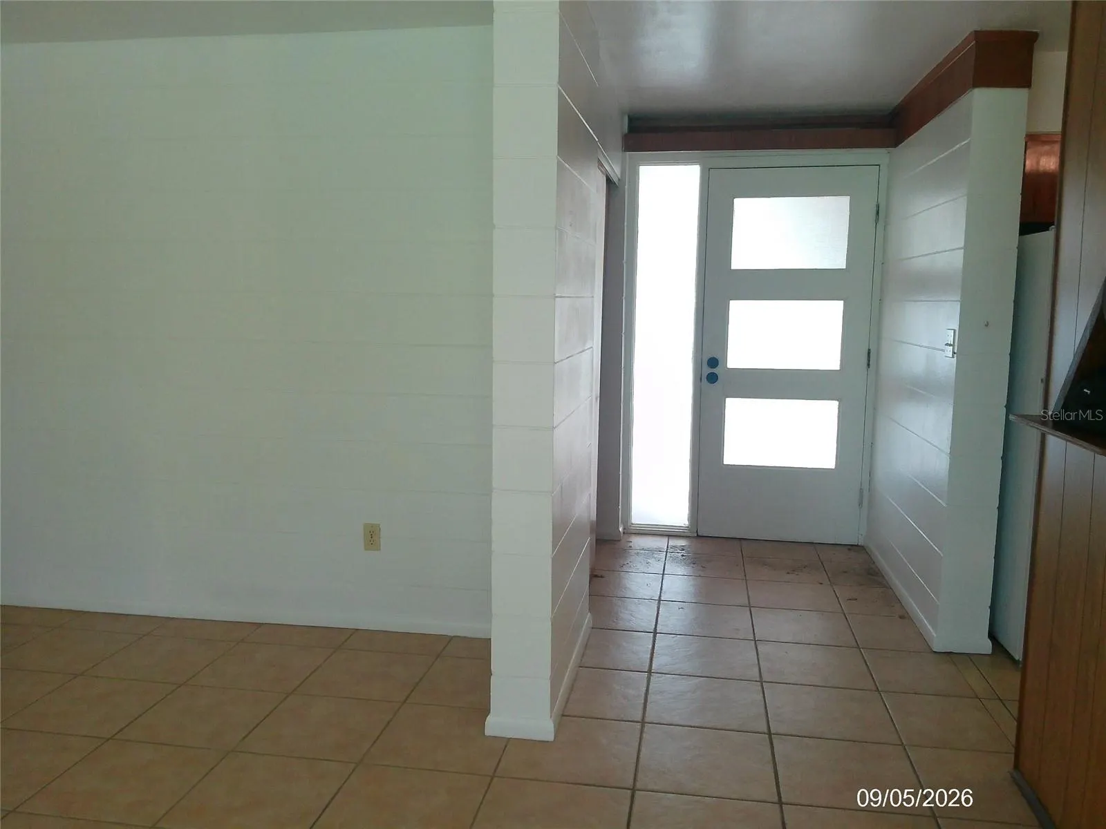 1423 CRYSTAL LAKE DR