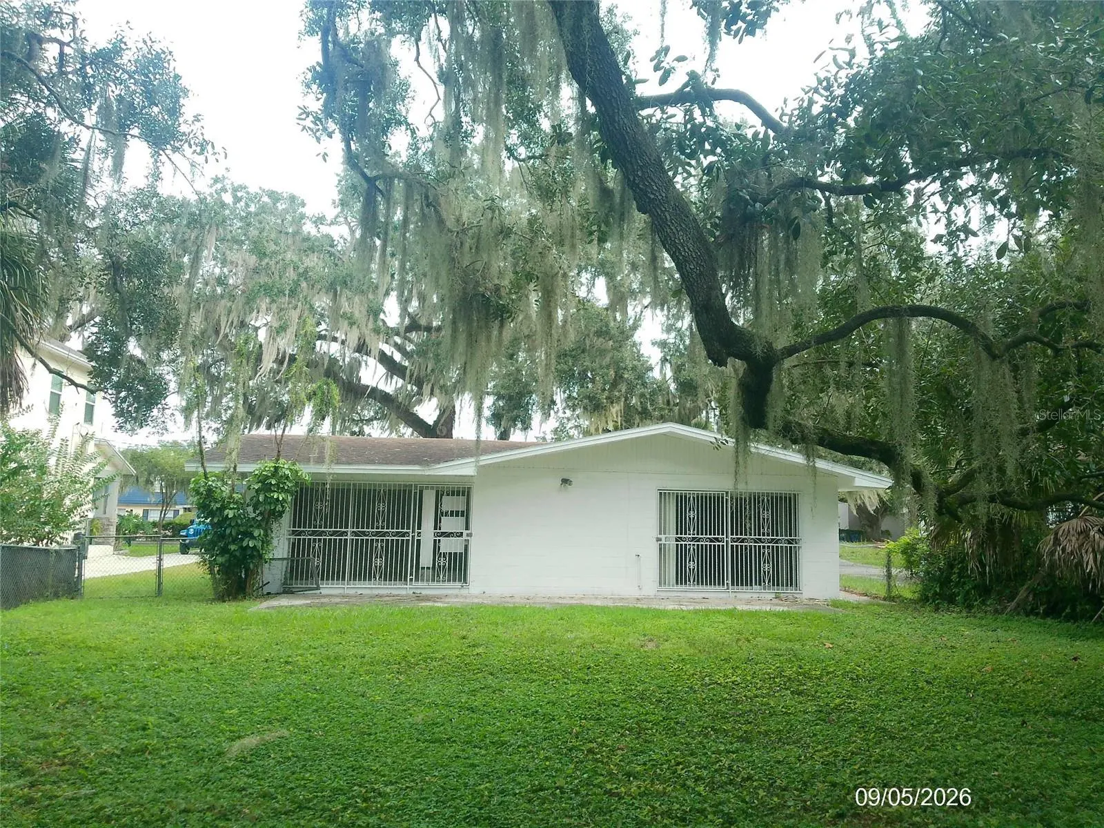1423 CRYSTAL LAKE DR