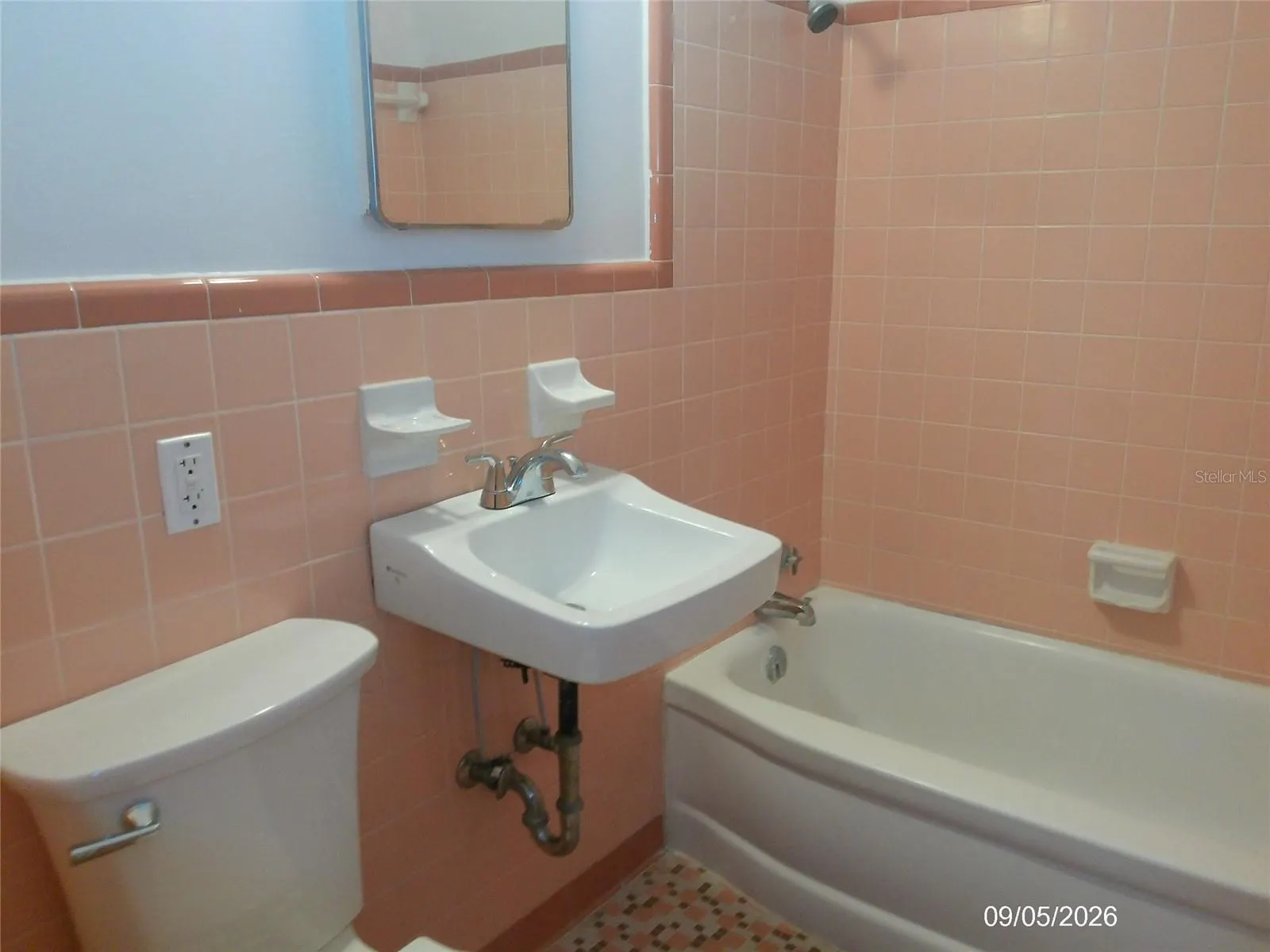 1423 CRYSTAL LAKE DR